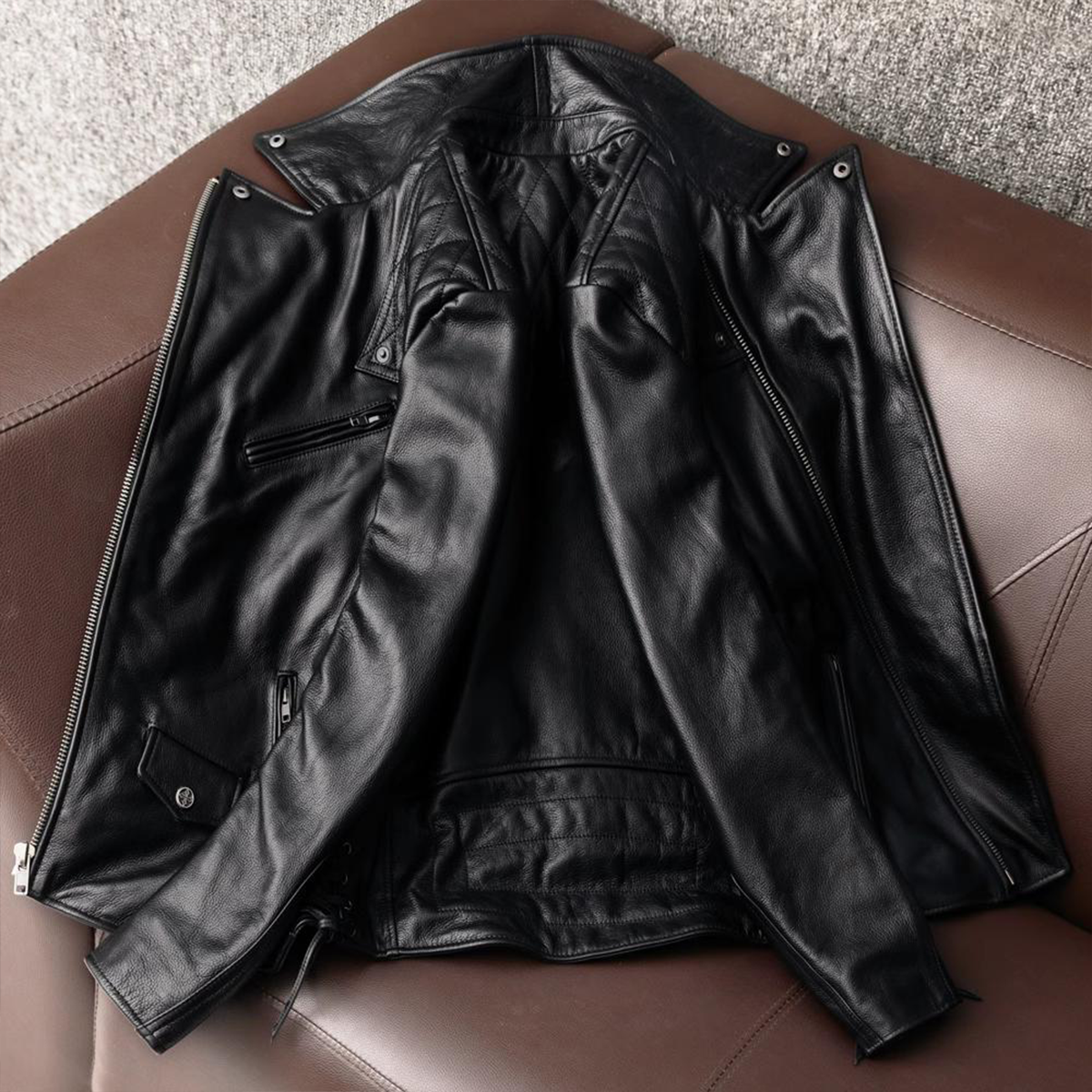 Jacke aus echtem Leder mit großem Revers und karierter Rückseite